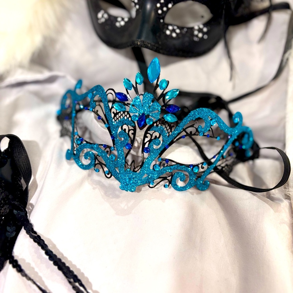 Elegant Blue Masquerade Mask